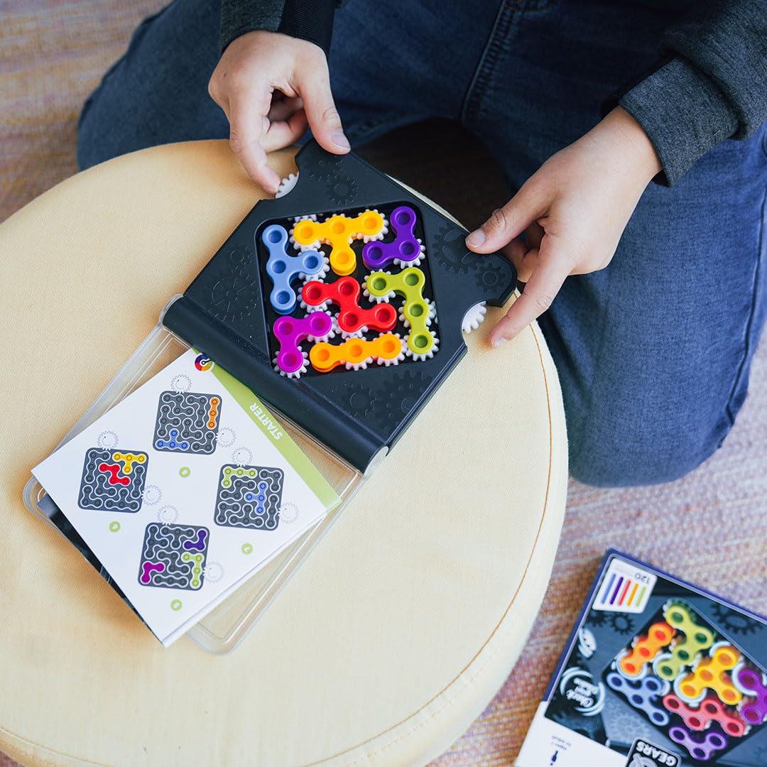 SmartGames IQ Gears - Spinning Gear STEM Travel Puzzle Brain Teaser, 7+