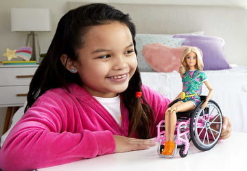 Barbie Fashionistas Doll #165 with Wheelchair & Ramp, Wavy Blonde Hair & Tropical-Print Outfit with Accessories