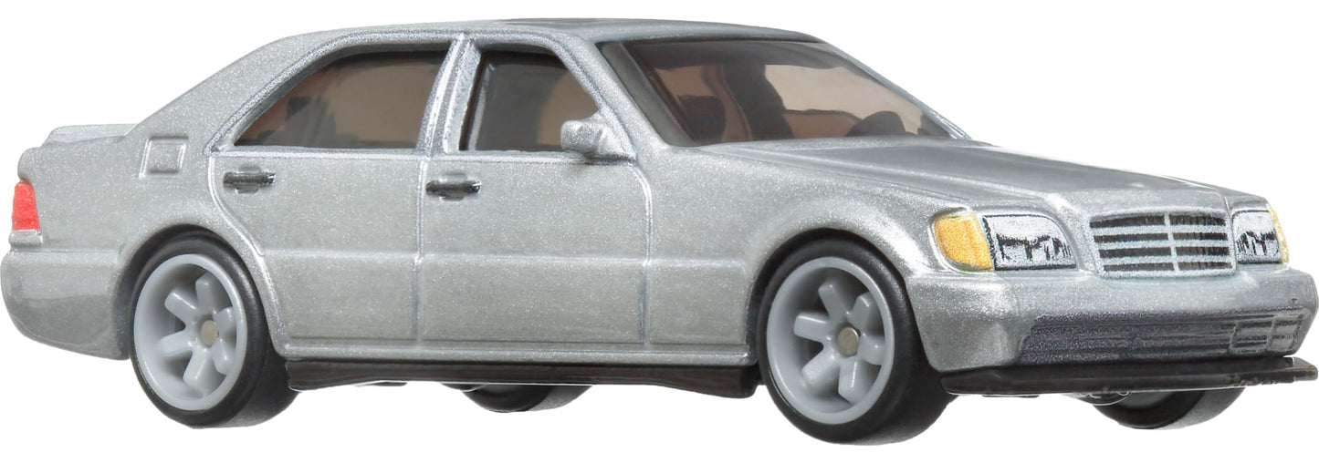 Hot Wheels Cars, Premium Fast & Furious 1:64 Scale Die-Cast Car for Collectors Inspired by Fast & Furious Movie Franchise
