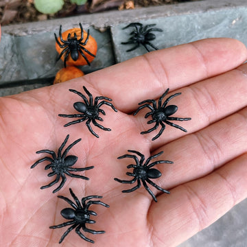 Miniature Black Spiders, Halloween Miniatures, Halloween Embellishments, Haunted Dollhouse, Halloween Craft Supplies, Dollhouse Fairy Garden
