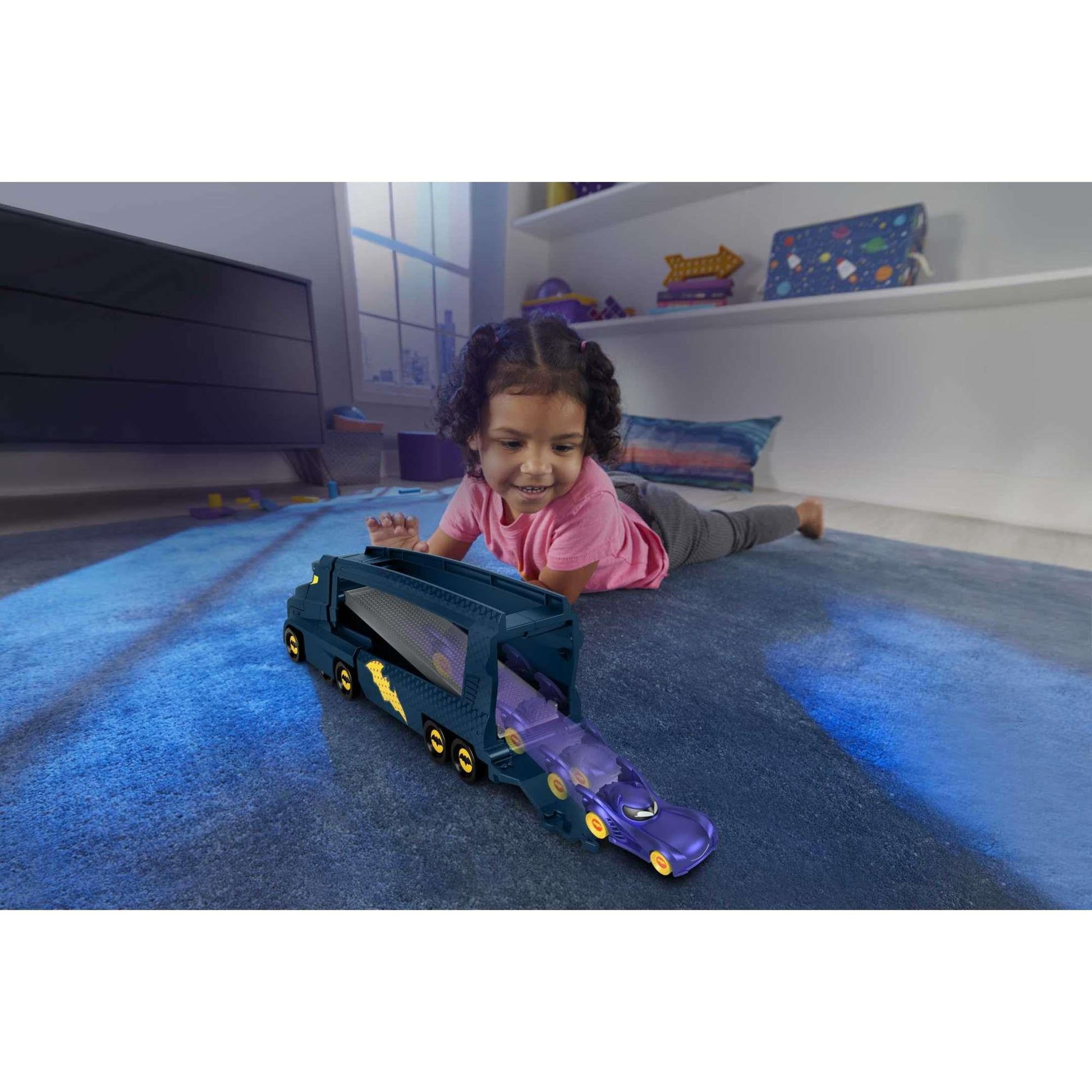 Fisher-Price DC Batwheels Toy Hauler and Car, Bat-Big Rig with Ramp and Bam The Batmobile 1:55 Scale Diecast Toy Vehicle, Ages 3+ Years