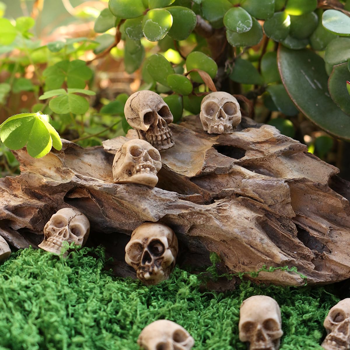 SUFUNNY Mini Skulls Figurine Skeleton Head Miniatures for Halloween Decor, Skull Decor, Dollhouse Accessories for Halloween Decorations,40pcs