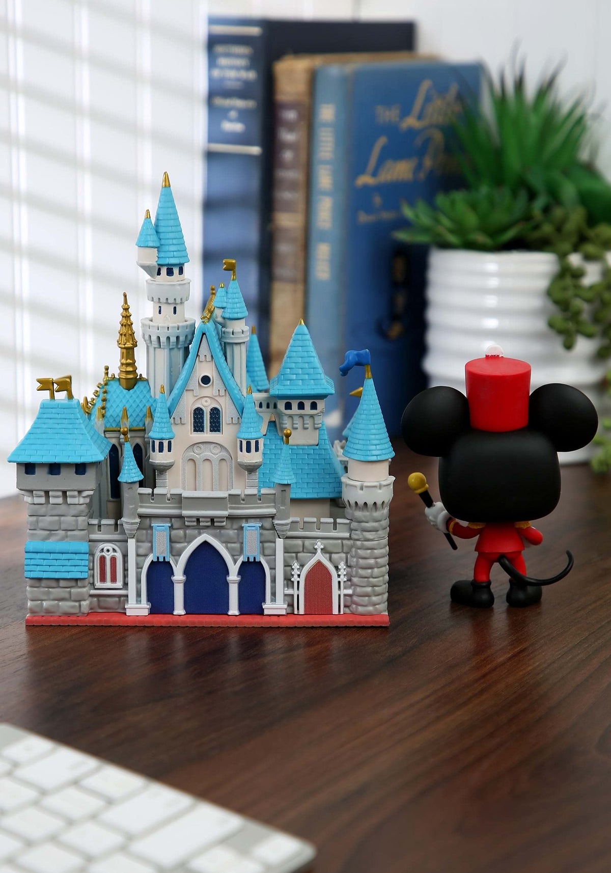 Funko Pop! Town: Disney 65th - Disney Castle with Mickey, 6"