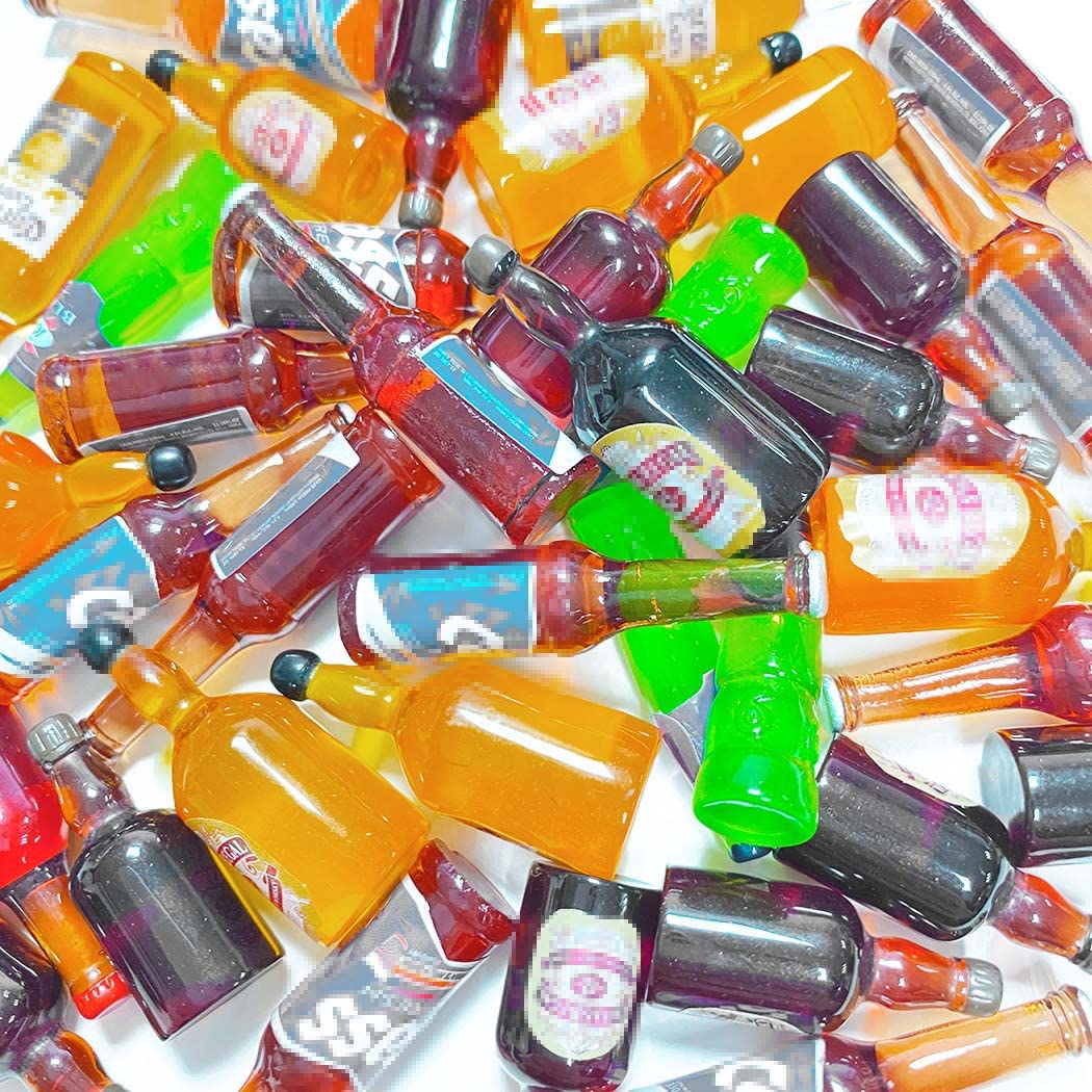 Borsgye 40 PCS Miniature Beer Bottles Mini Wine Drinks Glass Model Mixed Sets Simulation Instant Pretend Model Scene Resin Charms for Handcraft