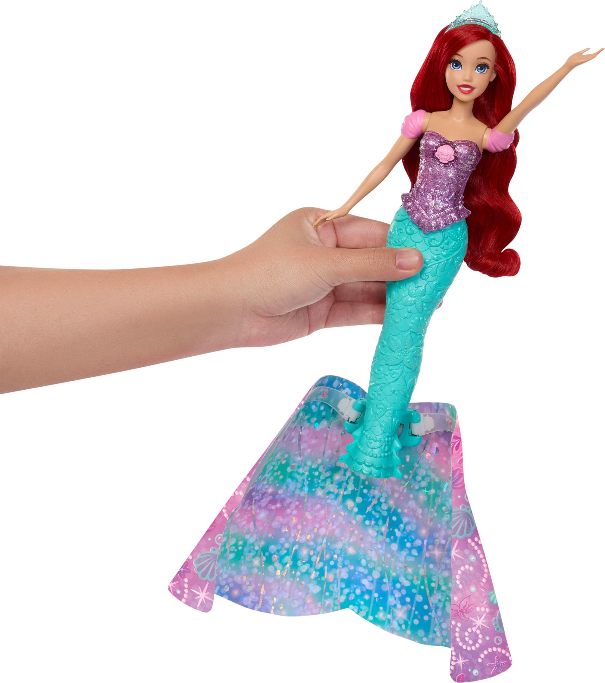 Mattel Disney Frozen Elsa Ice Skating Fashion Doll & Accessories with 8 Surprises, Including Snowflake Gem Box, Ring for Child & Play Pieces