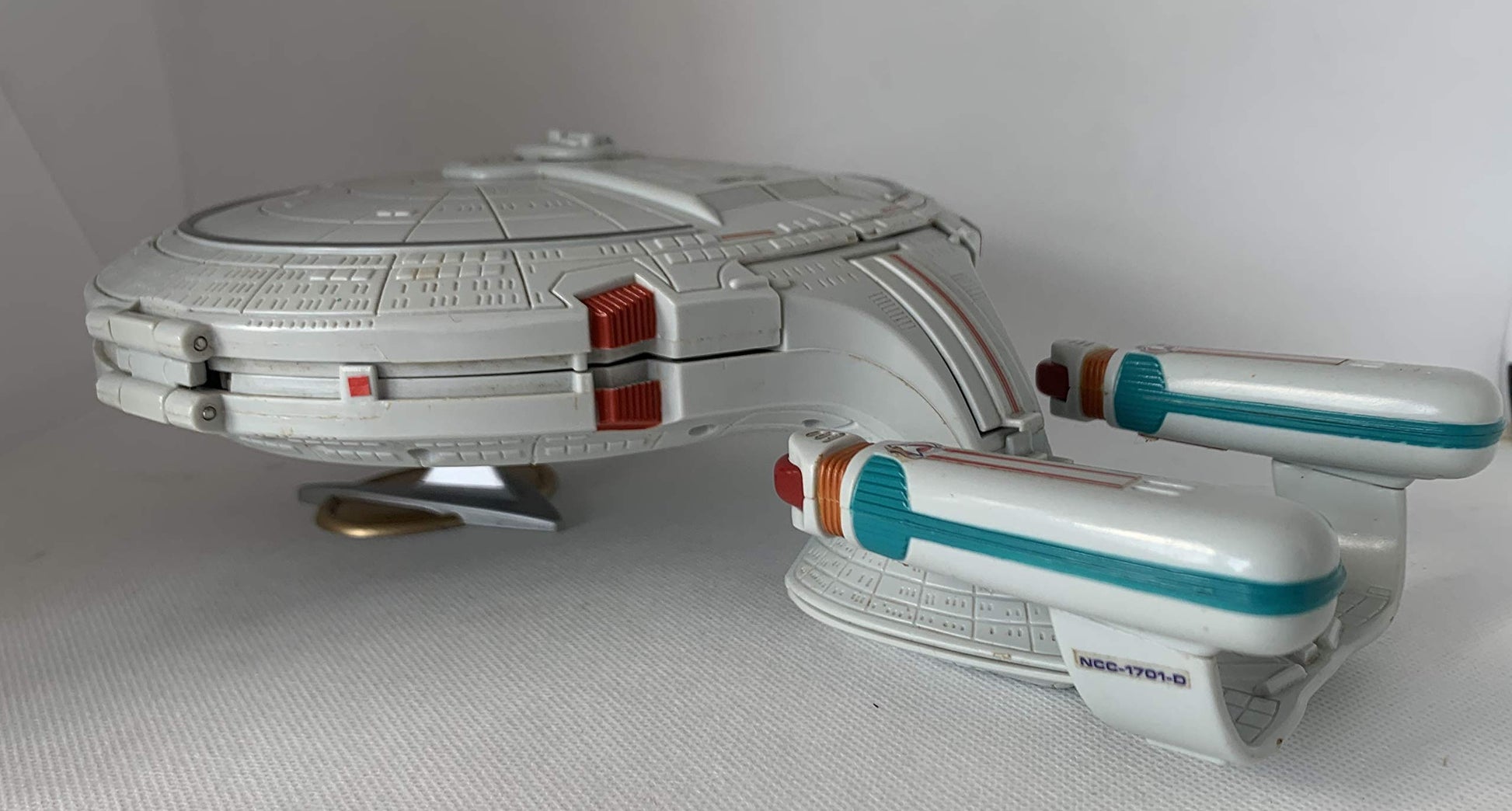 Star Trek the Next Generation Innerspace Playset - U.S.S. Enterprise NCC-1701-D