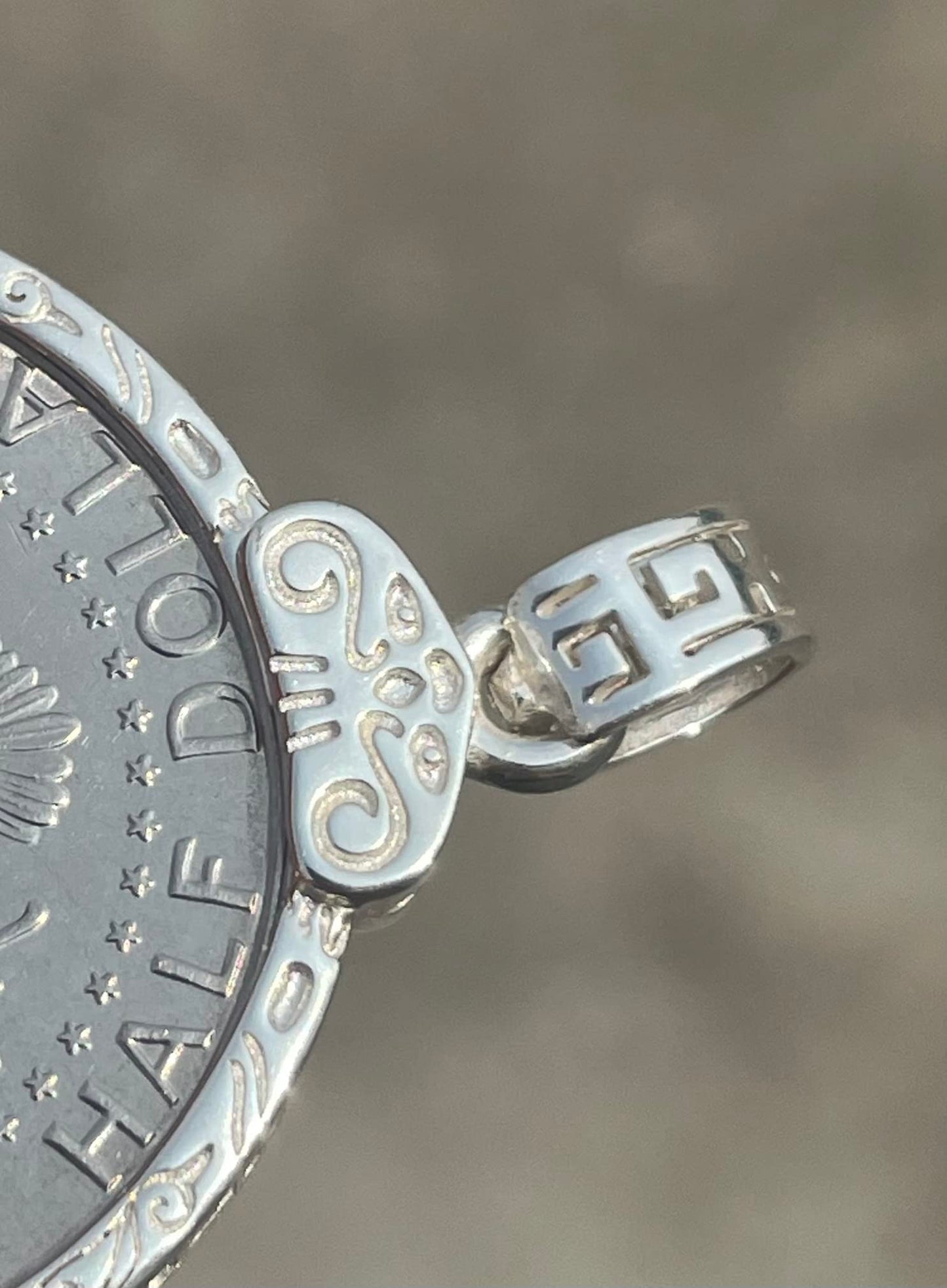 Geruibi Sterling Silver 50 cent Border Screw Top Coin Border is suitable for 30.64mm diameter 2.15mm thickness Coins, Coins Not Included