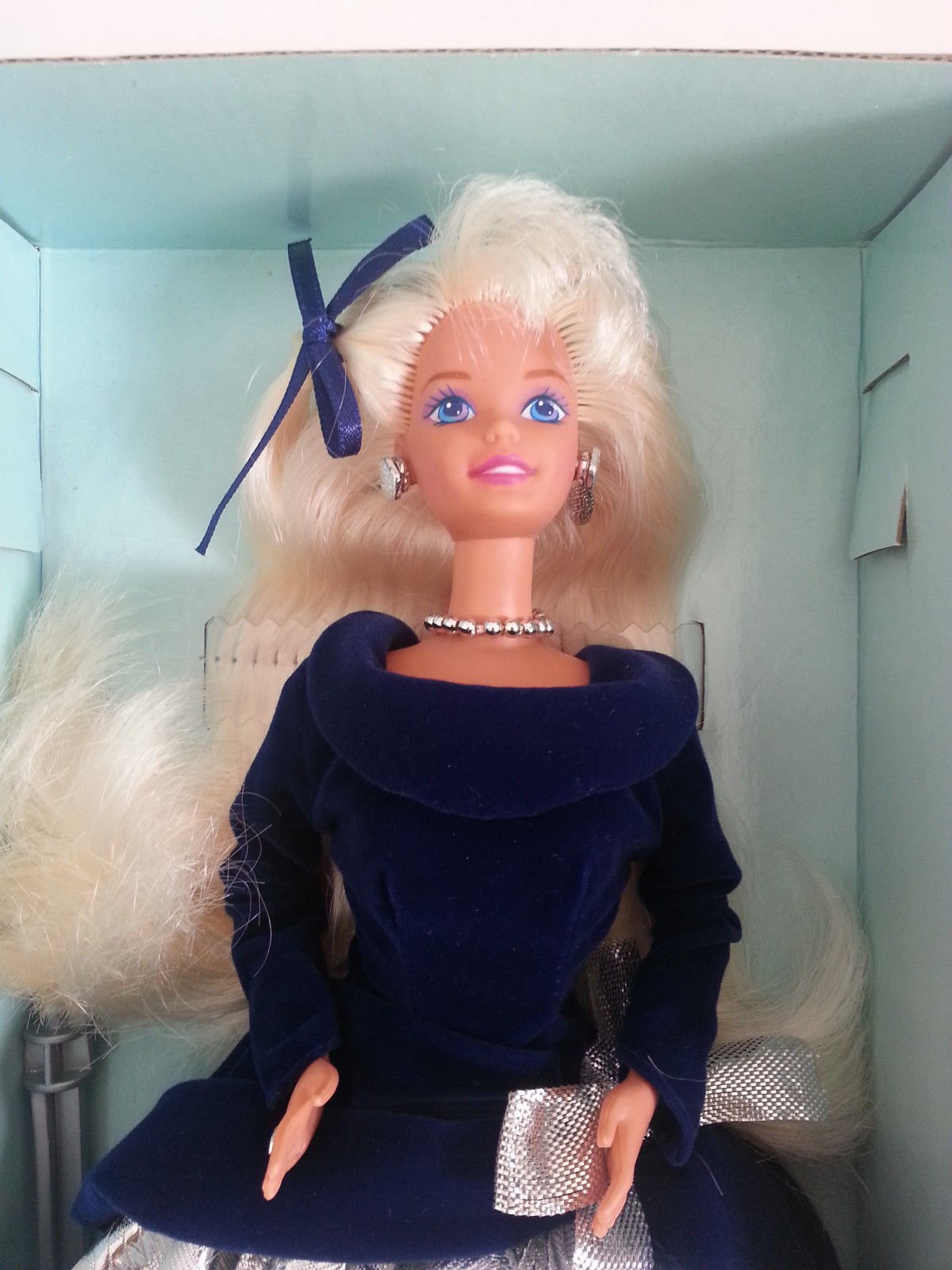 BARBIE WINTER VELVET, Mattel, AVON EXCLUSIVE, Special Edition, First in the Series 1990