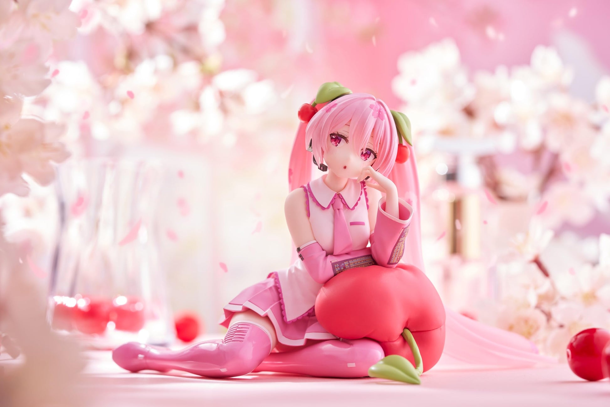Taito-Sakura Miku Desktop Cute Figure (Cherry Cushion Ver.)