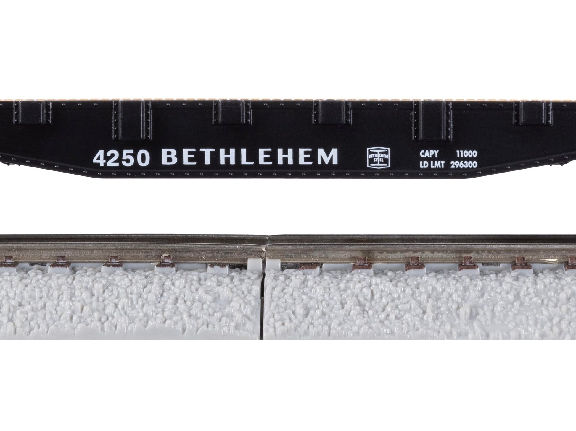 Lionel Bethlehem Steel #4250 HO Gauge Model Train Flatcar, Railroad Train Car with Metal Wheels & Metal Knuckle Couplers, Age 14+