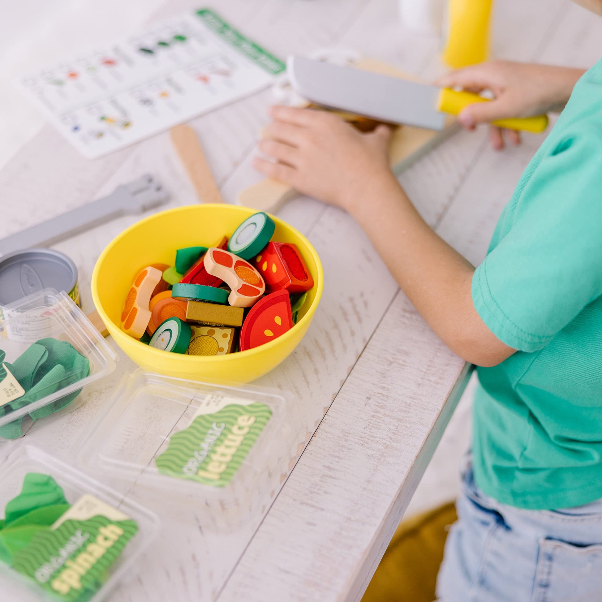 Melissa & Doug Slice and Toss Salad 52-Piece Toy Food Set & Montessori-Inspired Play Kitchen Accessories, Preschool Learning Toys for Girls & Boys 3+