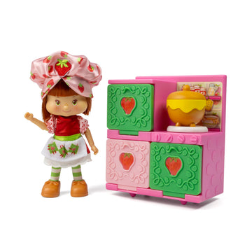 Strawberry Shortcake Sweet Scented 5.5-inch Posable Fashion Doll in Exclusive Baking Dress and Berry Bake Playset with Oven, Baking Mixtures