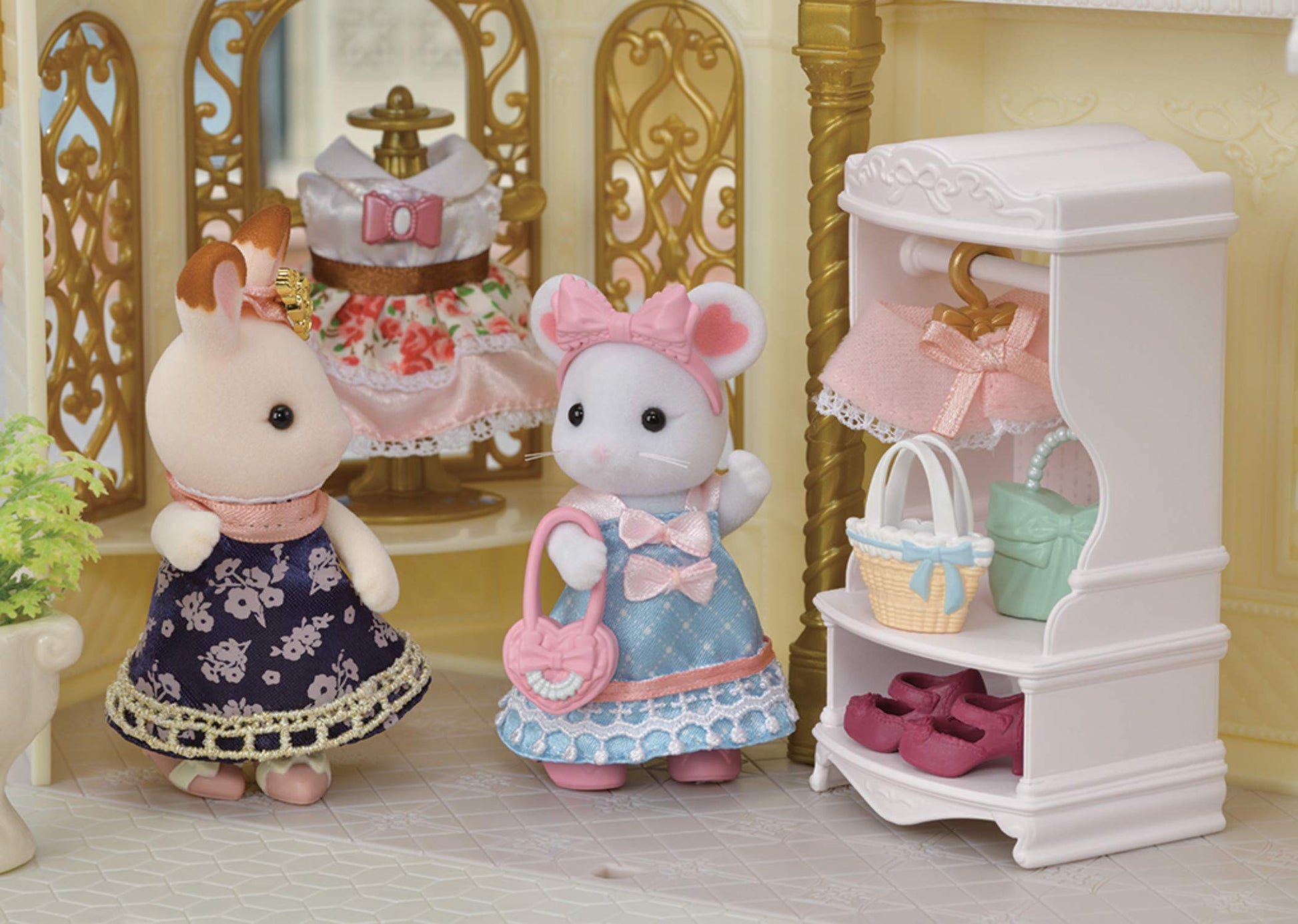 Calico Critters Fashion Playset, Town Girl Series - Sugar Sweet Collection - Unleash Fashion Creativity with This Stylish Playset!