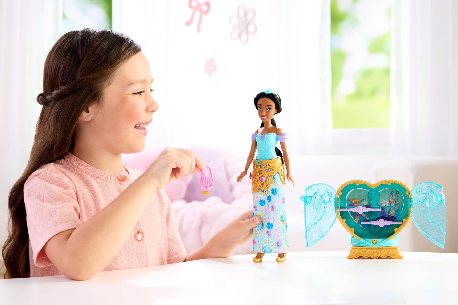 Mattel Disney Princess Jasmine Fashion Doll & Accessories with 8 Surprises, Including Heart Gem Box, Ring for Child & 9 Play Pieces, Inspired by Movie