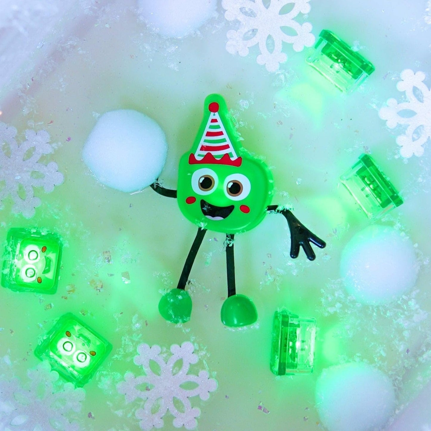 Glo Pals Christmas Pal Water-Activated Bath Toy with 2 Reusable Light-Up Cubes for Sensory Play