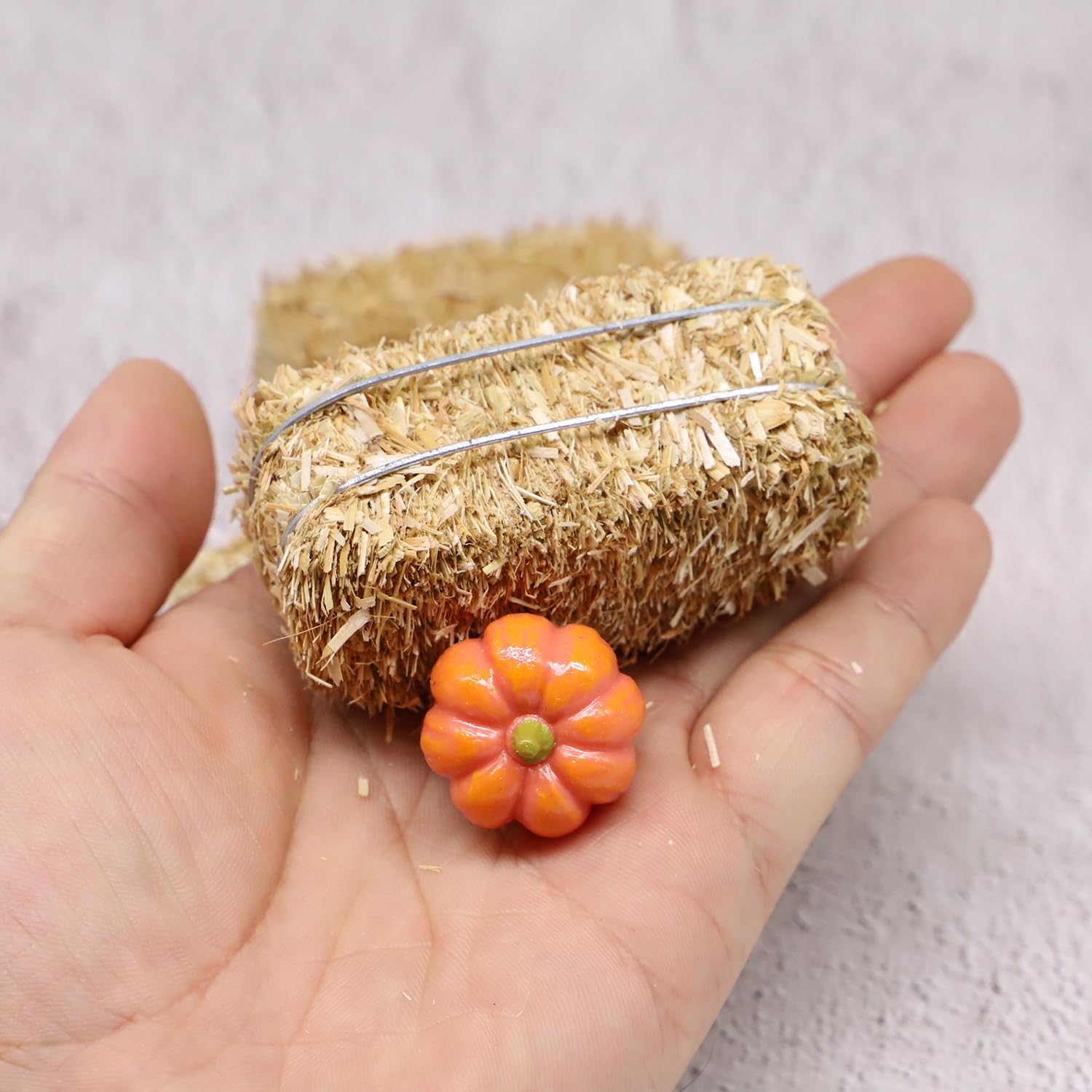 Mini Hay Bale with Pumpkins Set, Miniature Straw Bale, Dollhouse Miniature Hay, for Fall Miniatures, Mini Halloween, Dollhouse, Fairy Garden