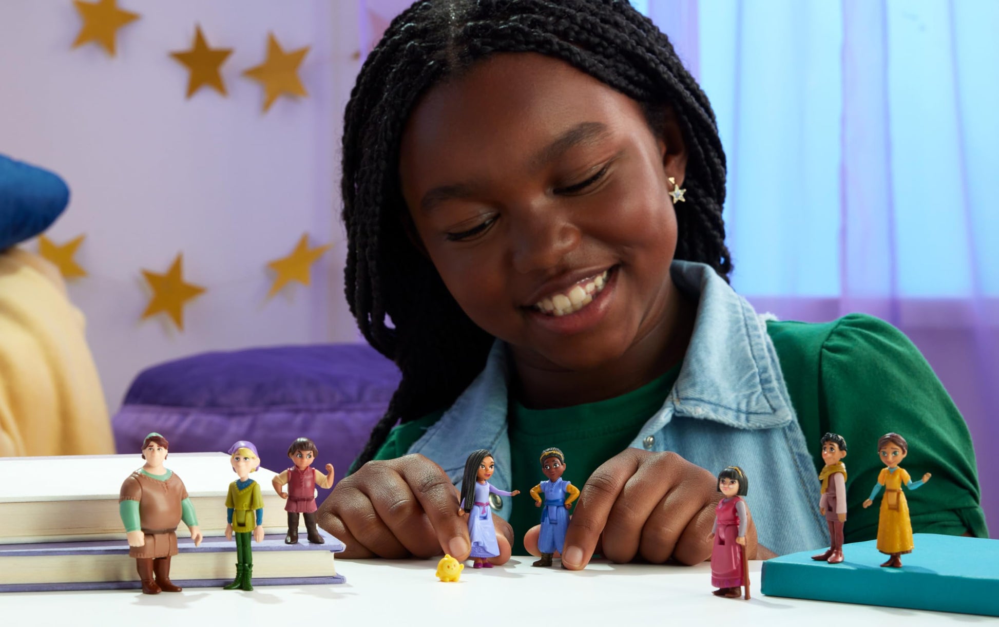 Mattel Disney Wish Toys, The Teens Mini Doll Set, 8 Posable Dolls & Star Figure, Signature Outfits Inspired by the Movie