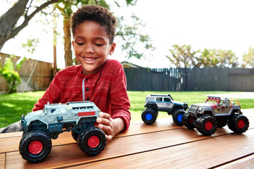 Matchbox Jurassic World Dominion 1:24 Scale Vehicle, '14 Mercedes-Benz G 550 Truck with Large Wheels, Collectible Toy Car