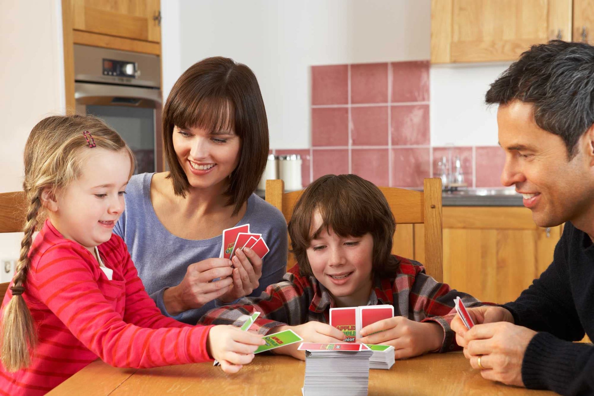 Apples to Apples Junior the Game of Crazy Comparisons! [Packaging May Vary]