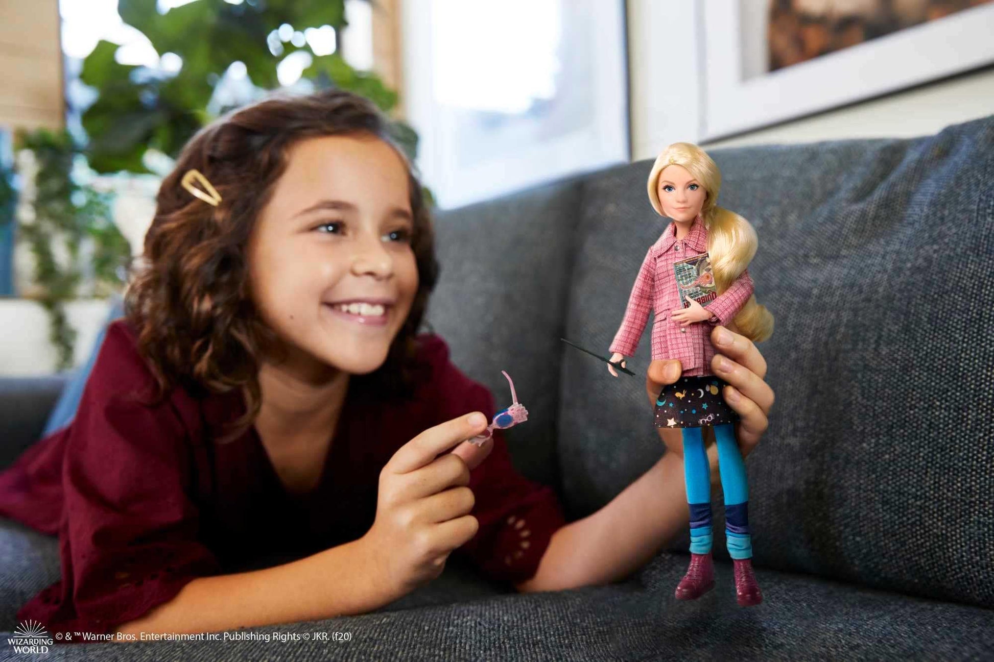 Mattel Harry Potter Collectible Toy, Luna Lovegood Doll & Accessories, Signature Look with Quibbler & Spectrespecs