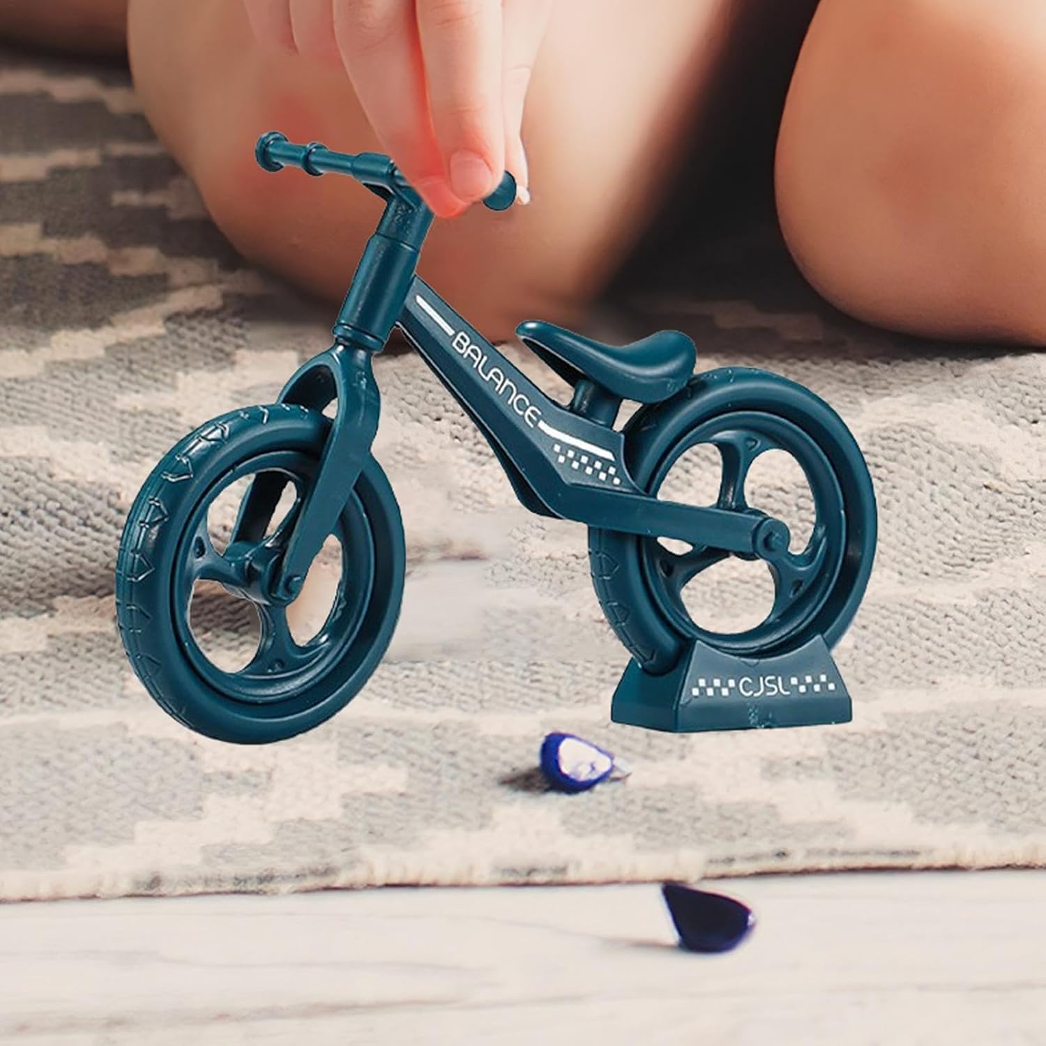 Senyango Mini Finger Mountain Bike, Desktop Decoration Cycling Figure, Random Colour, Small Mountain Cycling Figure Finger Playing