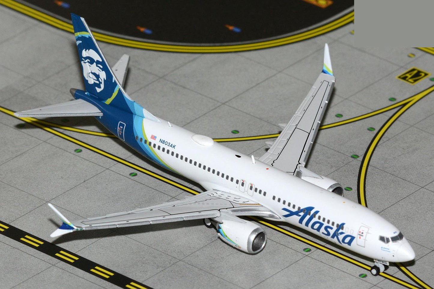 GeminiJets GJASA2392 Alaska Airlines Boeing 737 MAX 8 N803AK; Scale 1:400