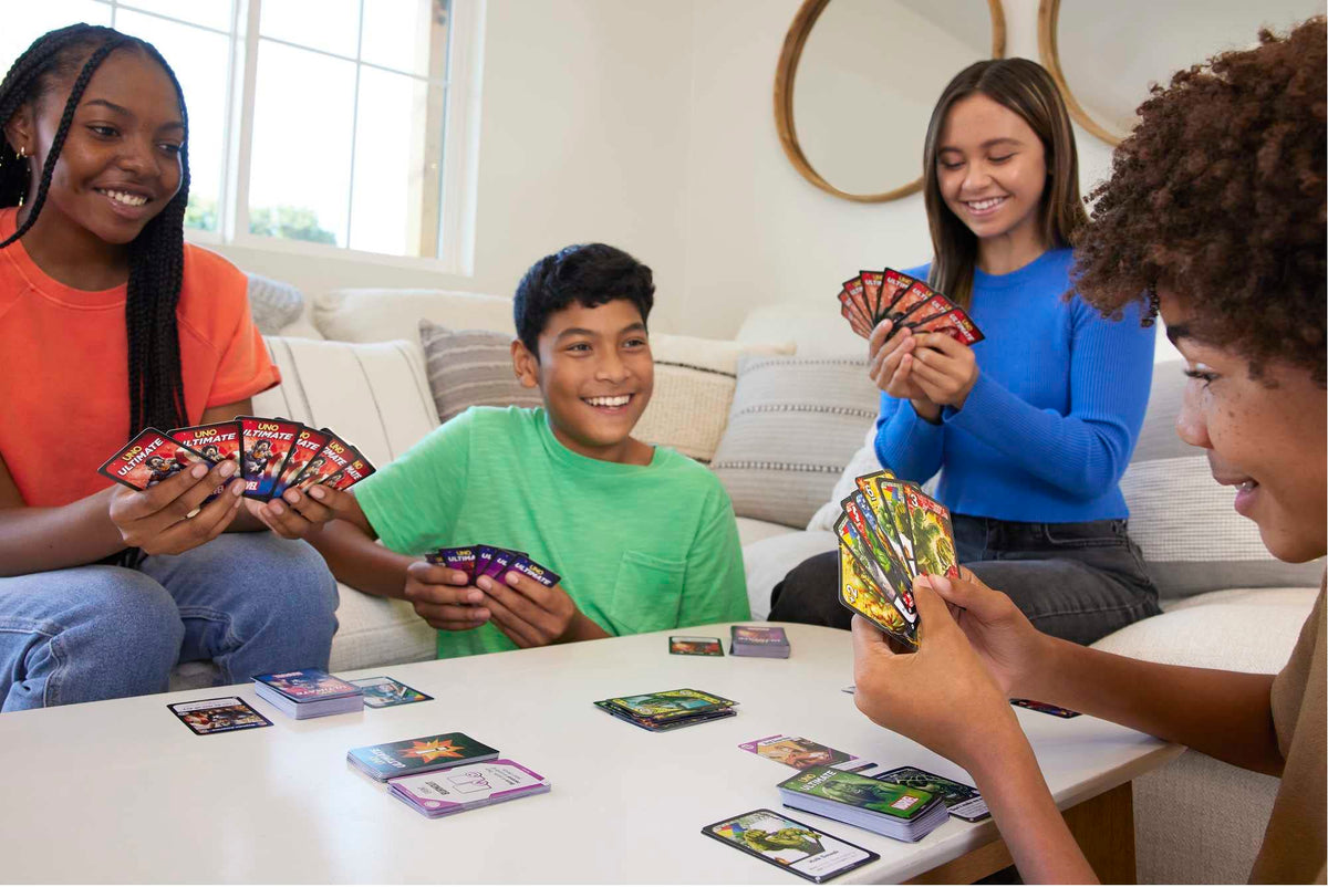 Mattel Games UNO Ultimate Marvel Card Game with 4 Character Decks, 4 Collectible Foil Cards & Special Rules, 2-4 Players, 2nd Edition