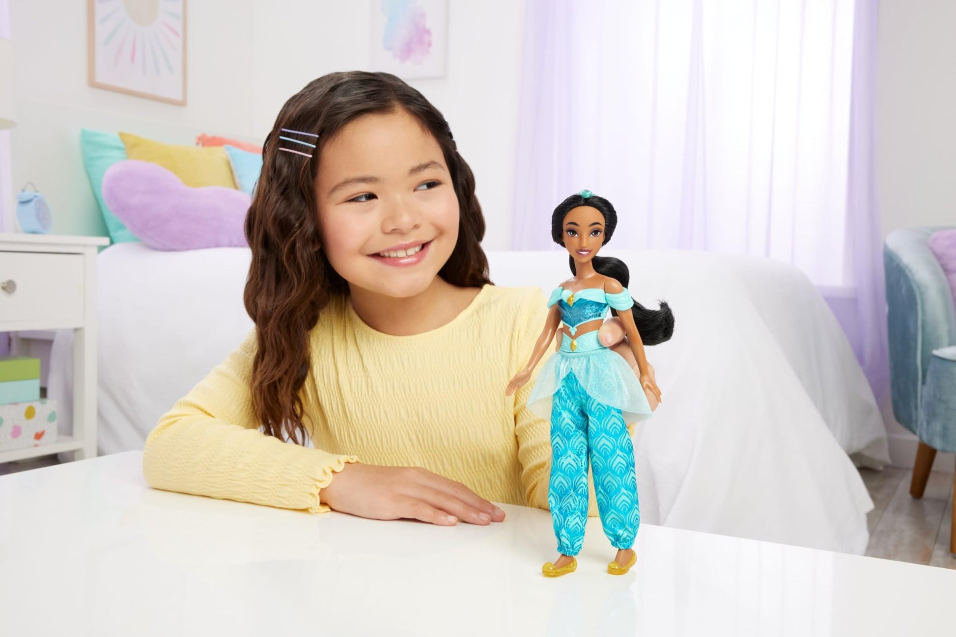 Mattel Disney Princess Jasmine Doll in Sparkling Fashion with Removable Pants, Tiara and Shoes, Posable & Collectible, Inspired by Aladdin Movie