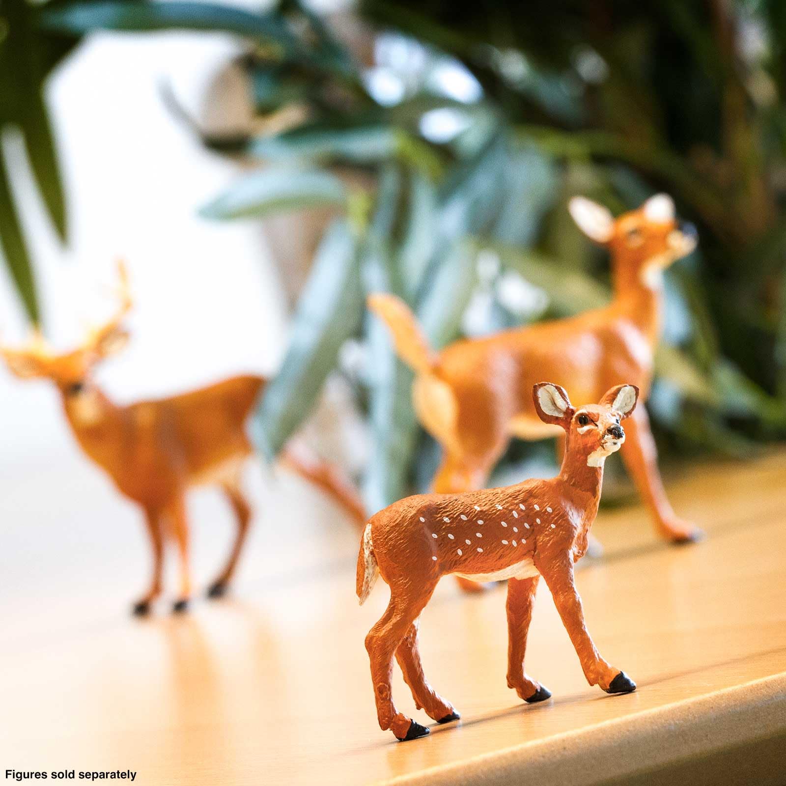 Safari Ltd. Whitetail Doe Figurine - Lifelike 4.3" Model Figure - Educational Toy for Boys, Girls, and Kids Ages 3+