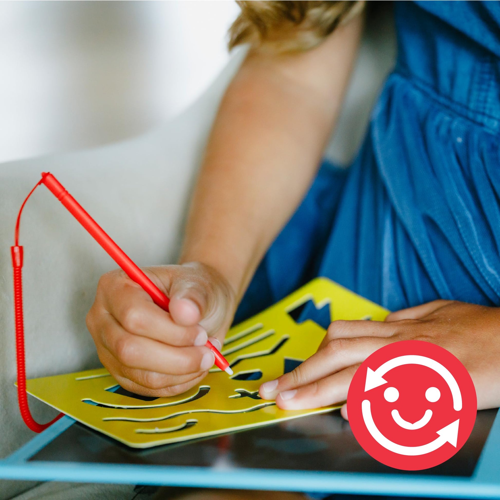 Chuckle & Roar - Scribble Glow - LCD Doodle Board - Creative Mess Free Drawing Pad - Fun and Engaging for Preschoolers - Road Trip Fun - Ages 3 and Up