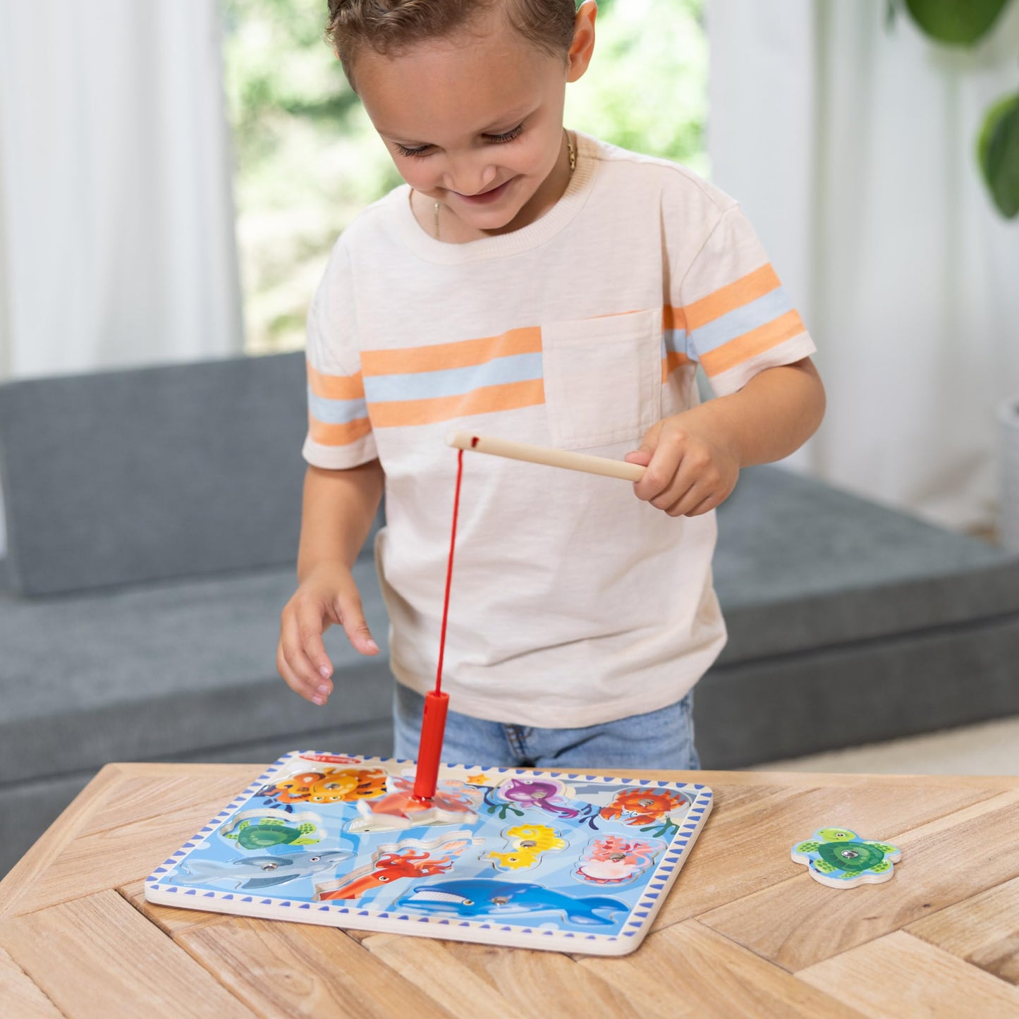 Melissa & Doug Magnetic Wooden Fishing Game and Puzzle with Wooden Ocean Animal Magnets