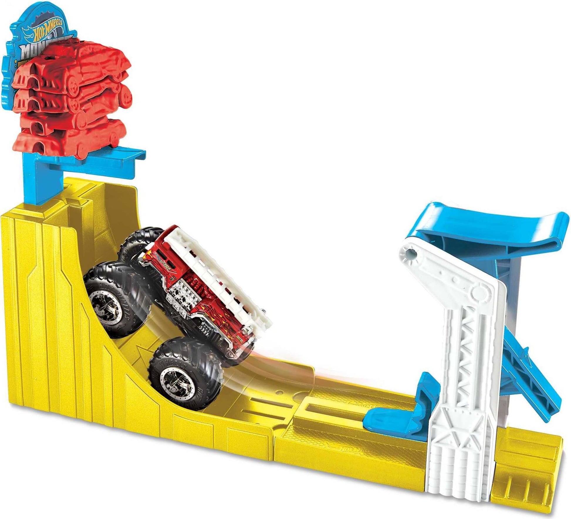 Hot Wheels Monster Trucks Big Air Breakout Play Set with 5 Alarm 1:64 Scale die-cast Metal Body Monster Truck 4 Plastic Crushed Cars 1 Slam Launcher