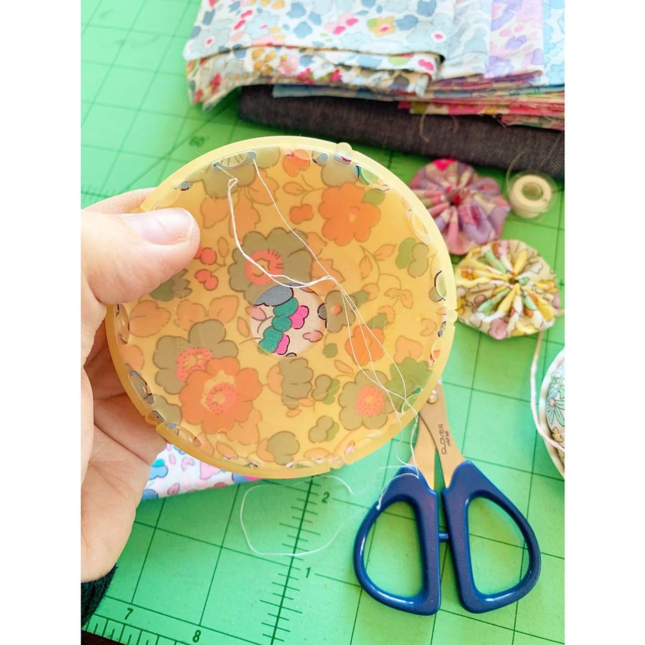 Clover 83020 Quick Yo Yo Maker-Jumbo Round 3-1/2"
