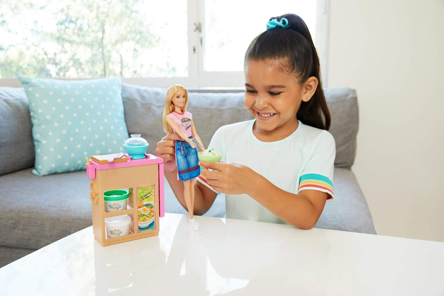 Barbie Noodle Bar Playset with Blonde Doll, Workstation, 2 White and Green Dough Containers, 2 Bowls, Play Knife and 2 Pairs of Chopsticks for Ages 4