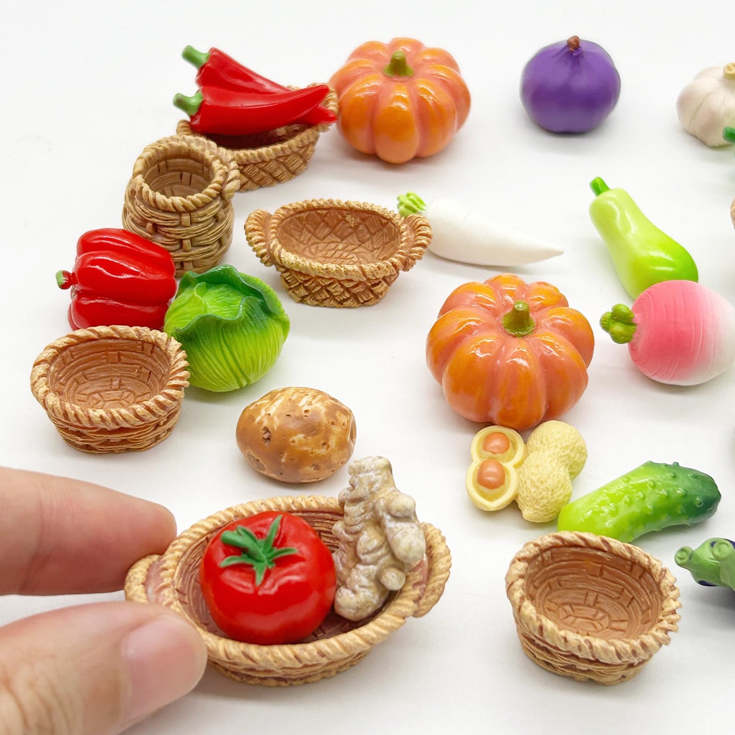 28Pcs Miniature Vegetable Figurines, Miniatures Kitchen Food, Fake Mini Vegetables, Resin Vegetables Model, Miniature Baskets Decor Set for Mini House
