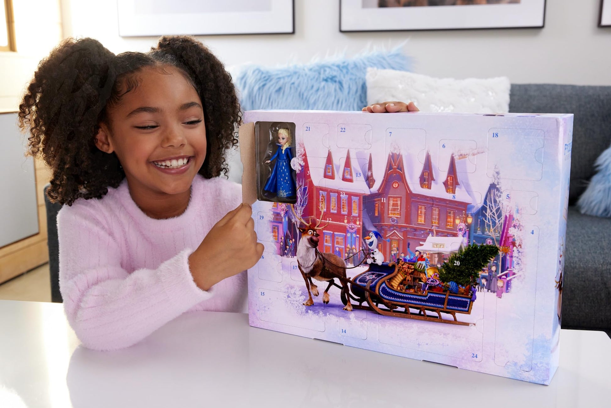 Mattel Disney Frozen Toys, Anna & Elsa Small Doll Advent Calendar with 2 Friend Figures, Moldable Sand & 24 Play Pieces, Inspired by Olaf’s Frozen
