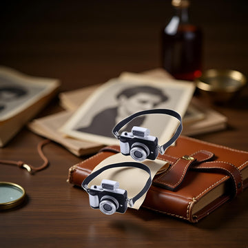 2Pcs 1:4 Scale Mini Camera Prop Ornament Vintage Camera Model, Miniature Digital Camera Mini Decoration Accessories Photography Props Ornament