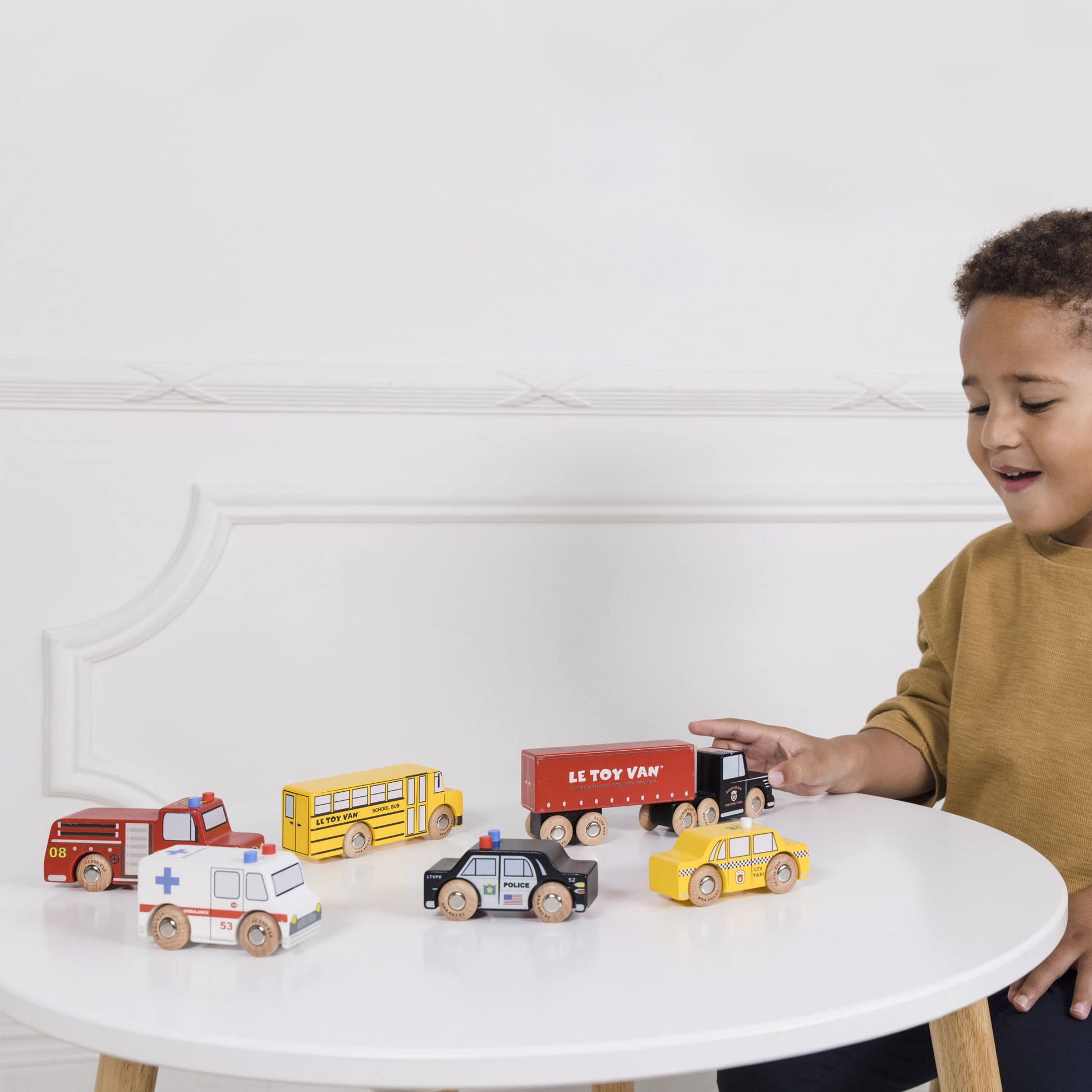 Le Toy Van New York Car Set Premium Wooden Toys for Kids Ages 3 Years & Up