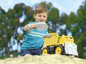 Matchbox Large-Scale Sand Truck with 5 Die-Cast Toy Construction Vehicles in 1:64 Scale, Indoor & Outdoor Play Multicolor