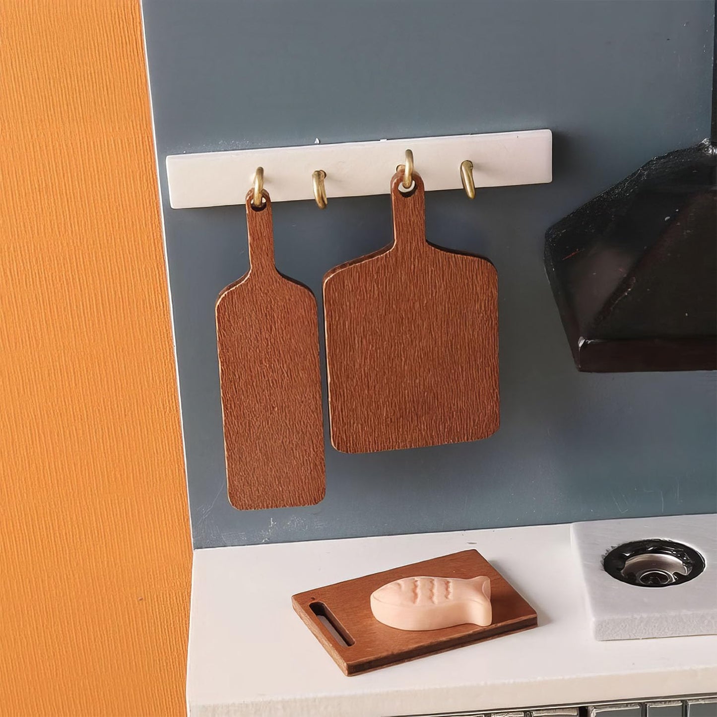 Miniature Wood Cutting Board Set (5pcs): 1/12 Scale Kitchen Decor for Dollhouse