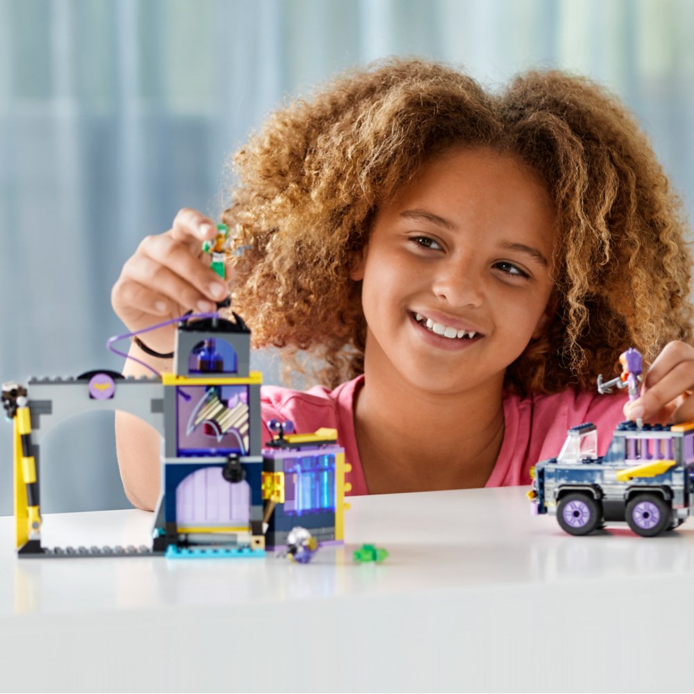 LEGO DC Super Hero Girls Batgirl Secret Bunker 41237 Building Kit (351 Piece)