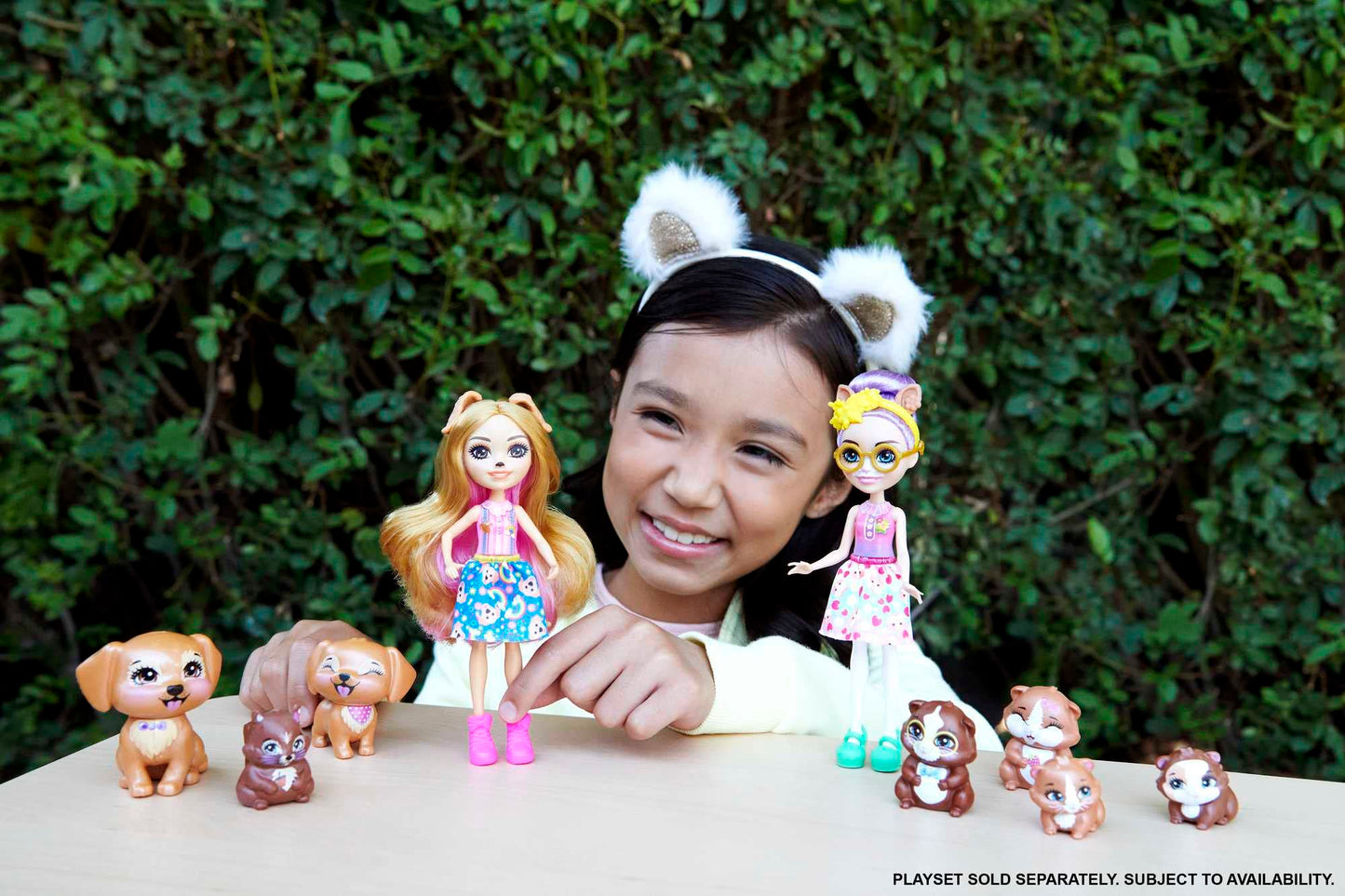 Enchantimals Family Toy Set, Glee Guinea Pig Doll (6-in) with 4 Animal Figures, for 3 to 8 Kids Ages 4Y+