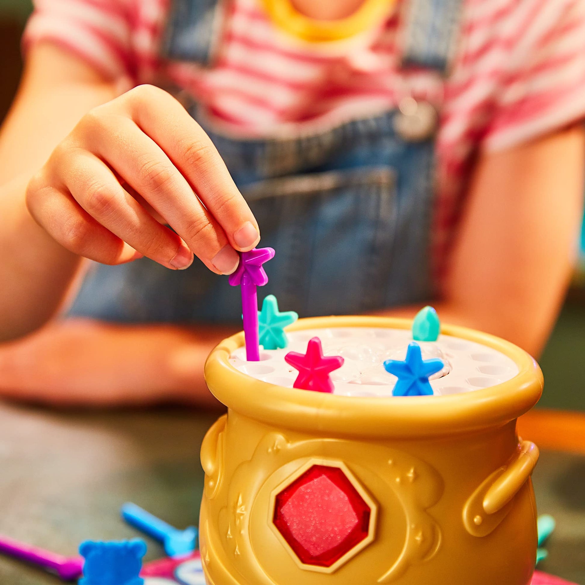 Moose Toys Magic Mixies Potion Game, Place The Magic Ingredients Into The Cauldron and Make The Mixie Pop Up to Win