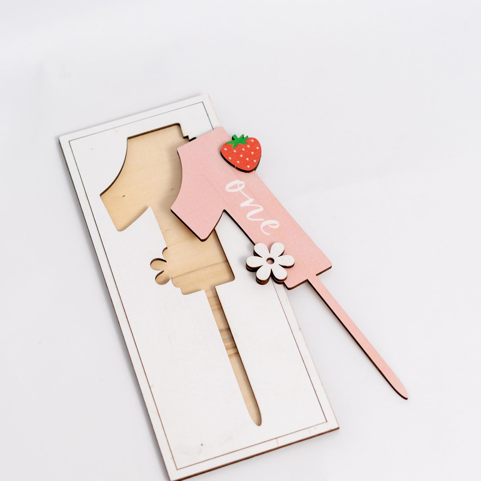 CIEQR Strawberry One Cake Topper