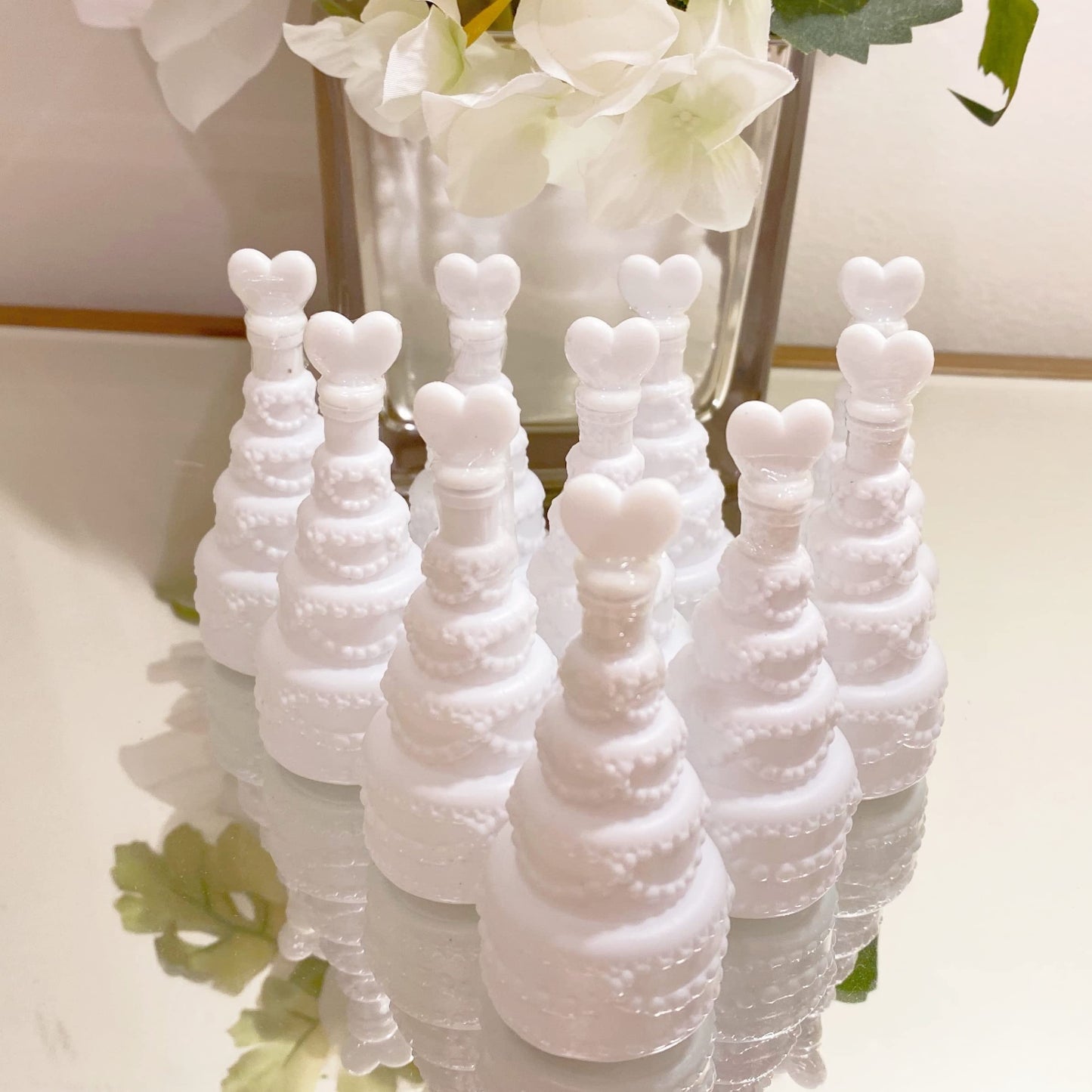 GIFTEXPRESS 48 pcs 3" Wedding Bubble Wands White Cake Shaped Bubble Wands, Party Favors for Wedding Supplies, Valentine's Day, Anniversary