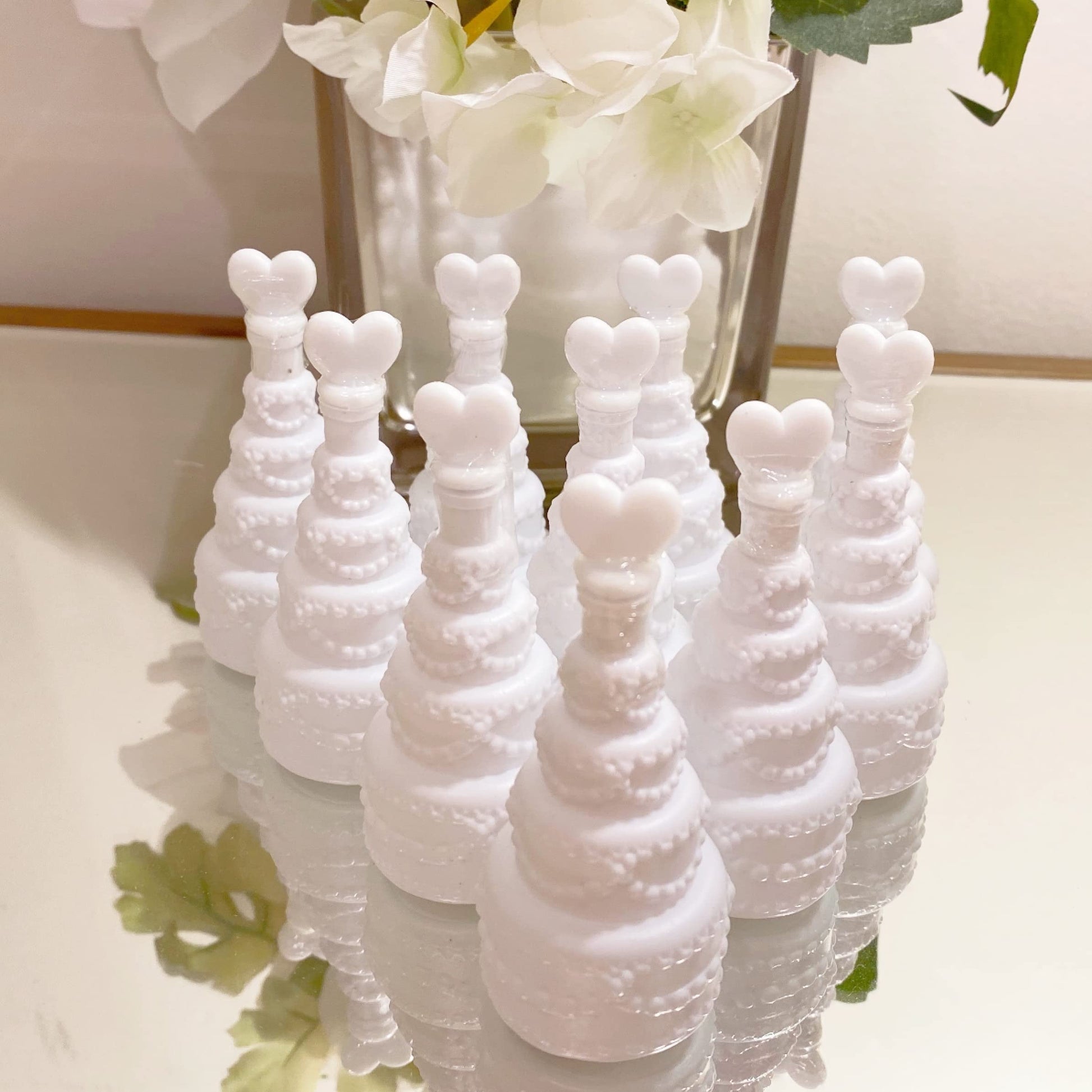 GIFTEXPRESS 48 pcs 3" Wedding Bubble Wands White Cake Shaped Bubble Wands, Party Favors for Wedding Supplies, Valentine's Day, Anniversary