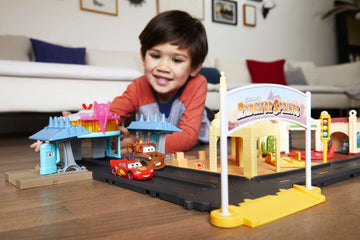 Mattel Disney and Pixar Cars On The Road Playset with 2 Toy Vehicles & Light-Up Countdown, Includes Lightning McQueen & Mater Truck