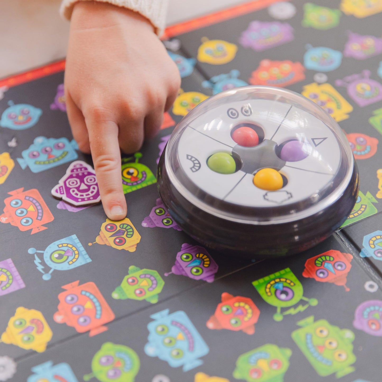 Educational Insights Robot Face Race - Color Matching Games for Toddlers 3-5, Fast-Paced Memory Matching Game, Preschool Board Games for Kids