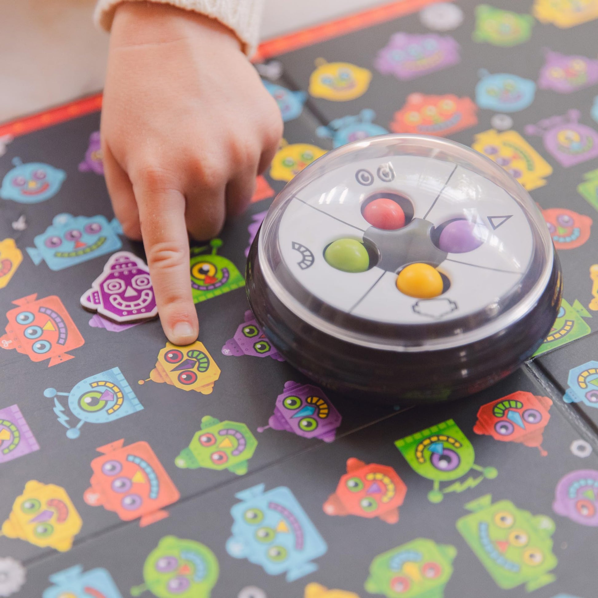 Educational Insights Robot Face Race - Color Matching Games for Toddlers 3-5, Fast-Paced Memory Matching Game, Preschool Board Games for Kids