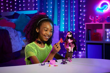 Monster High Doll, Draculaura with Pink & Black Hair in Signature Look with Fashion Accessories & Pet Bat Count Fabulous